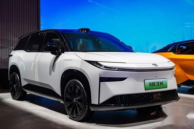 铂智品牌第二款战略新车——铂智3X北京车展全球首发亮相