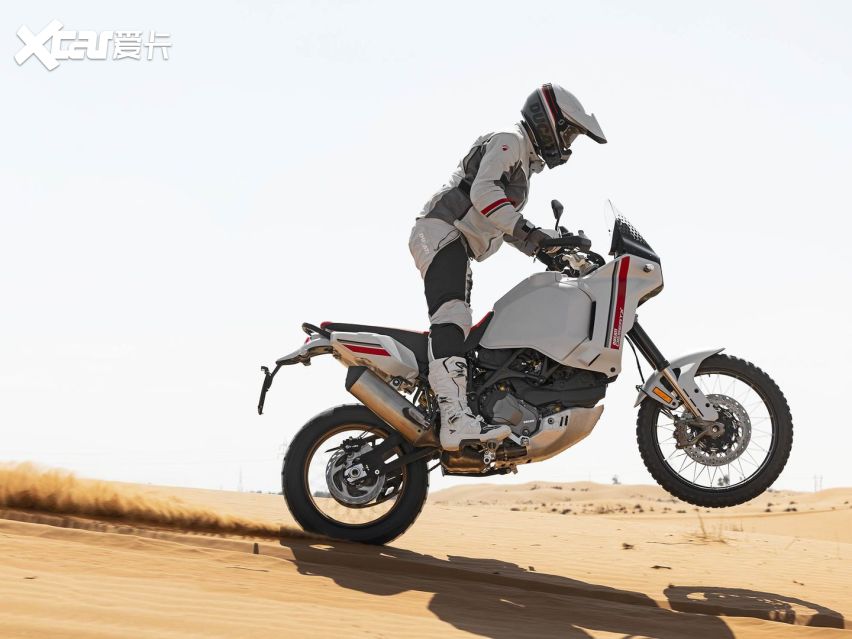 双缸110马力，杜卡迪推2022款全新越野摩托DesertX