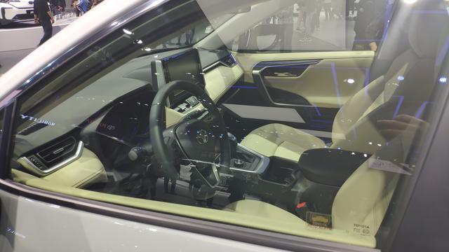 上海车展：一汽丰田全新荣放实车