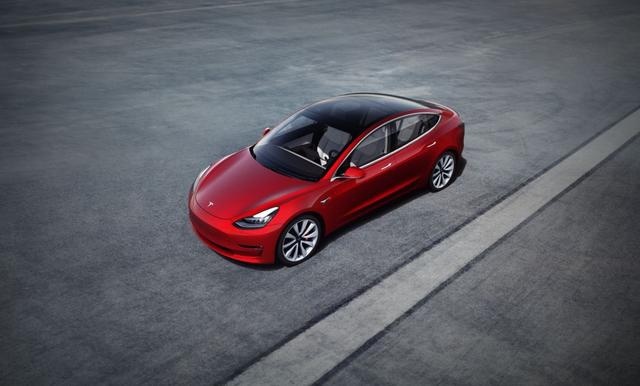 Model 3：已进入自动驾驶模式，方向盘脱离倒计时