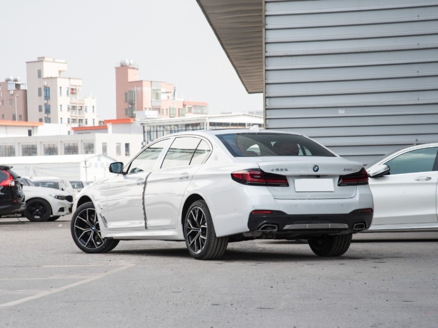 豪华中大型车的对决，奥迪A6L、宝马5系与奔驰E级谁更强