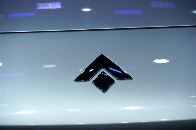 Hyper GT实拍详解 用激光雷达+旋翼门硬刚特斯拉MODEL 3
