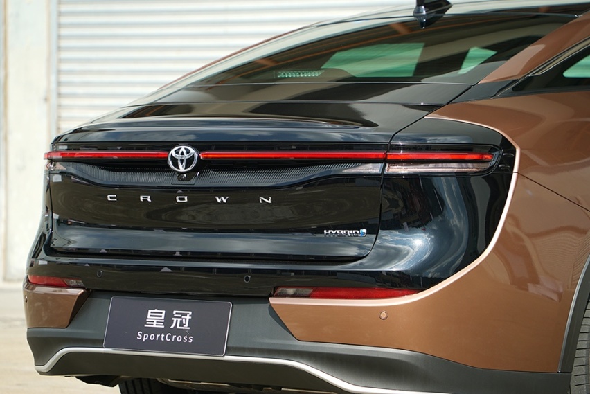 首搭2.4T双擎系统 试驾丰田皇冠 SportCross