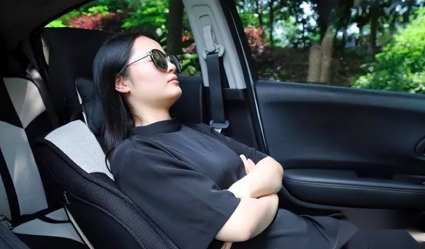 夏季开车可要命的不良习惯，你中招了吗？墨镜选不好也有大隐患