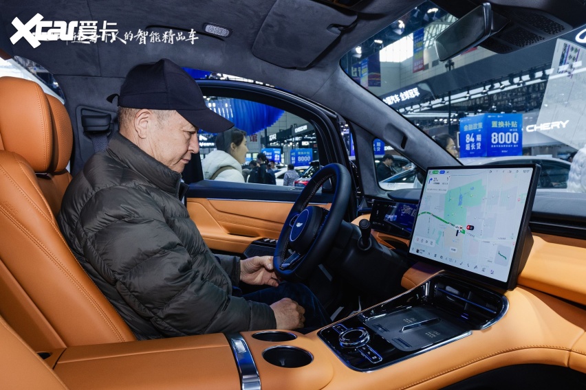 齐鲁车展迎“移动大平层”吉利银河V900济南首秀(图2)