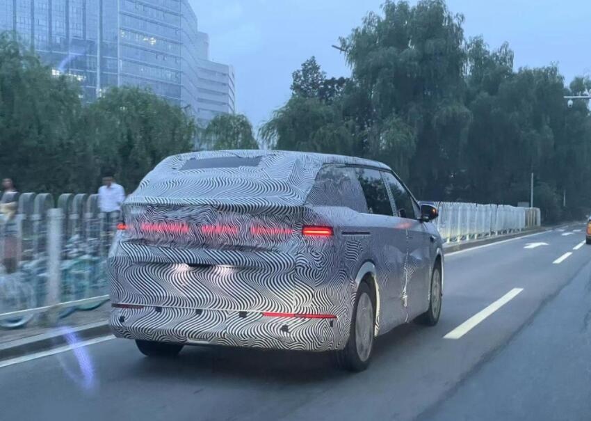 MPV也时尚！第四季度正式推出，小鹏X9最新伪装谍照曝光