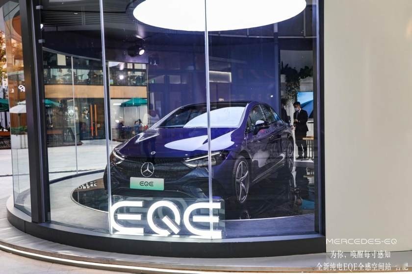卉眼识车｜2022梅赛德斯-奔驰东区全新纯电EQE全感空间站空降合肥