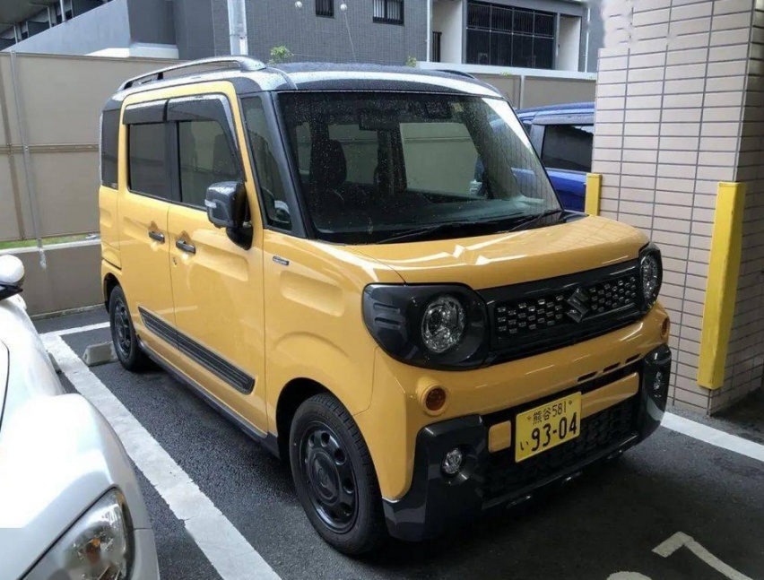 QQ冰淇淋实车曝光 借鉴五菱宏光MINI EV？你真的错了