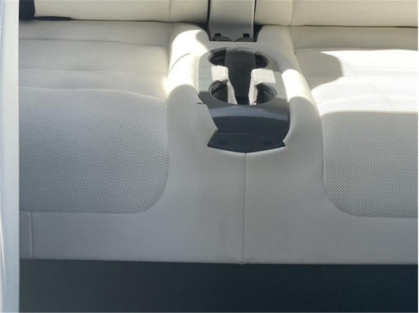 异形方向盘，配置更丰富，Model X Plaid谍照曝光