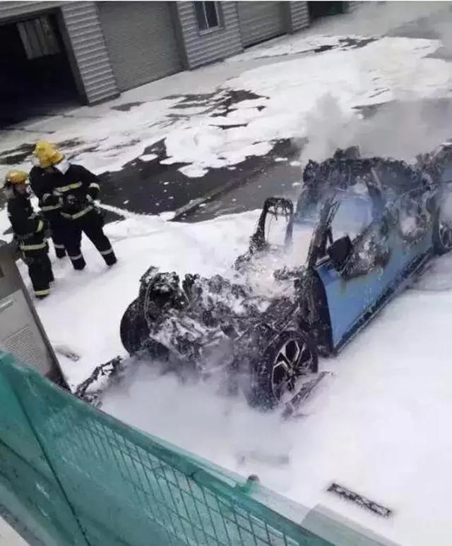 特斯拉汽车，蔚来汽车自燃后引发的一系列深思