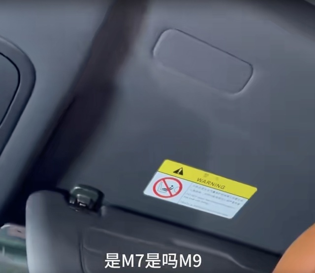 问界M9行驶2000公里，下雨天车顶漏水，官方售价46.98-56.9