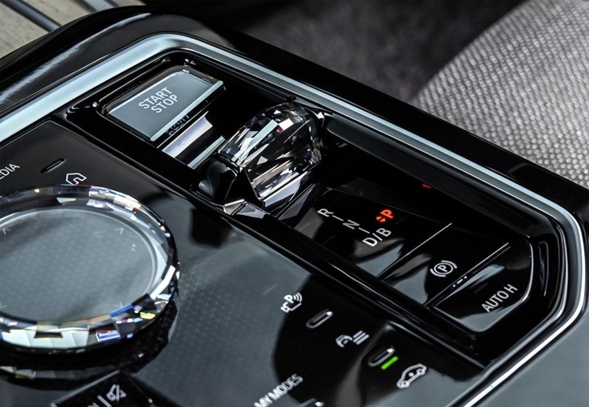 全世界都在造MPV？纯电或3.0T混动，宝马全新MPV曝光