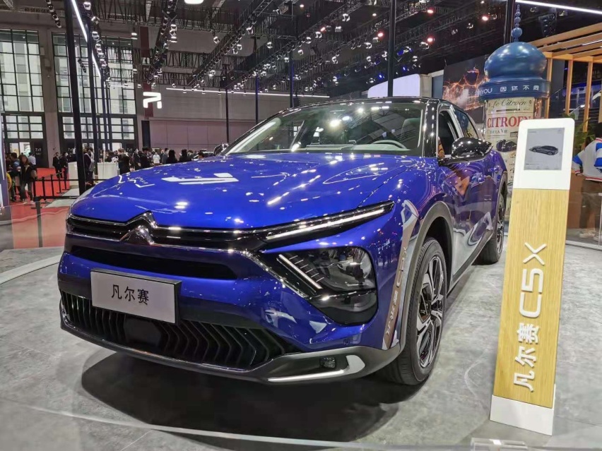凡尔赛C5 X登上海车展，成最独特跨界车