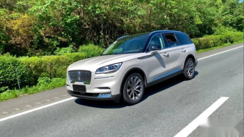 全系标配3.0T V6发动机——陆地上的“飞行器”