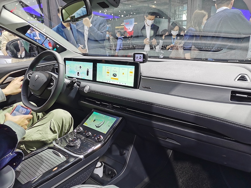 售9.98万元起，哪吒U Pro真能凭性价比硬杠燃油车？