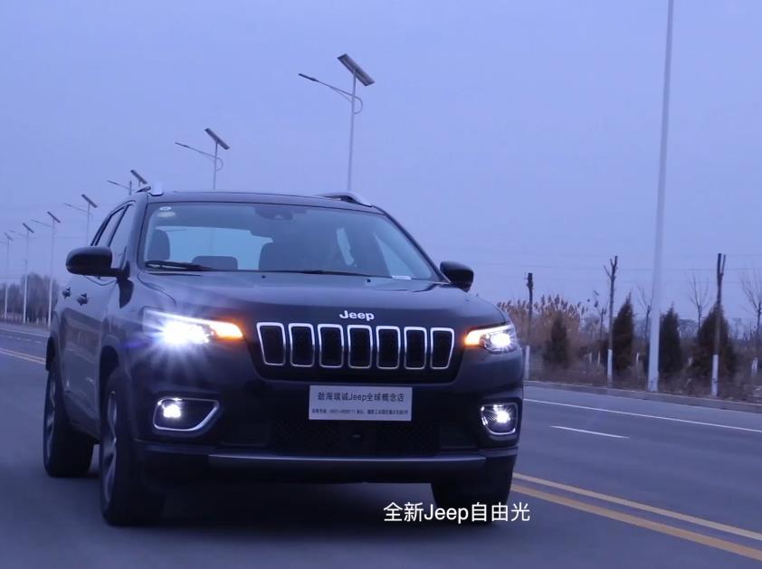 Jeep自由光挑战腾格里沙漠天坑，是成功还是被涮锅？