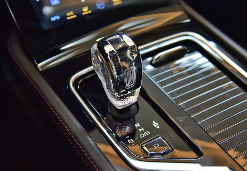 奔腾全新旗舰SUV，3D全息投影以及人脸识别！