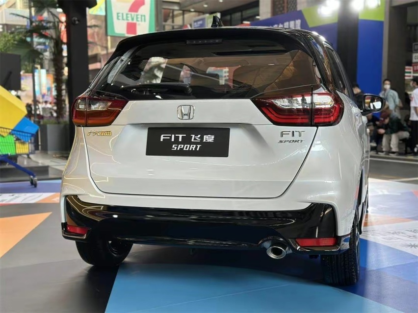 8.68万起,换装RS外观,1.5L+CVT不如老款,新飞度值得入手么
