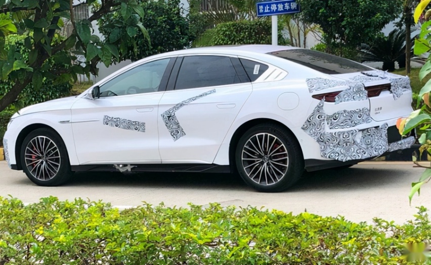 比亚迪汉DM-i更多信息曝光，纯电续航最高242km，亏电油耗最低4.2