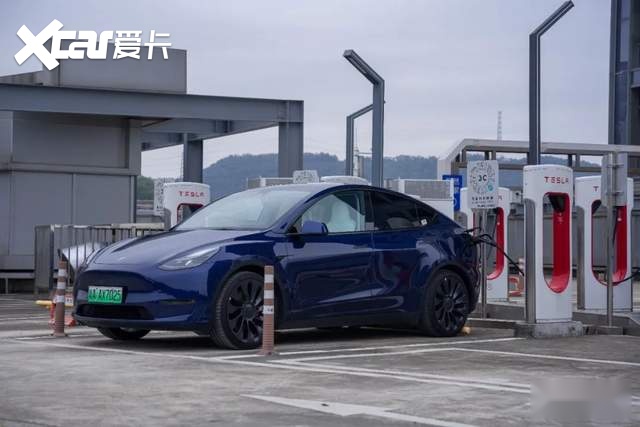 年轻人的“大号玩具车” 春节试驾 Model Y P