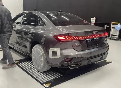 【E汽车】全新一代奥迪A5L实车曝光