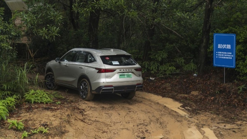 15.98万元买插混四驱SUV，哈弗终于放大招了