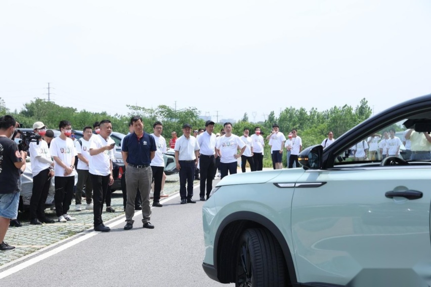 ”非常成功！”皓极接受东风汽车董事长检验测试