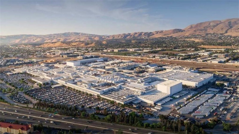 搭载比亚迪电池？中改Model 3再曝光 依然不带仪表盘！