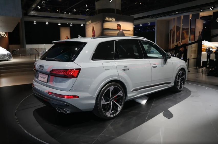 奥迪全新车系上市，指导价116.98万元，搭载4.0T V8引擎