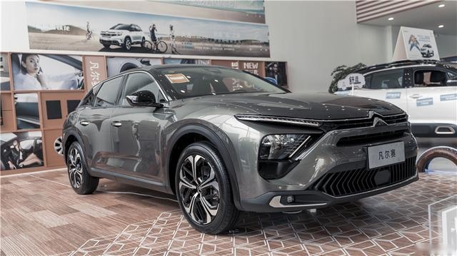 探店凡尔赛C5 X：预售14.37万起，一台设计惊艳的车