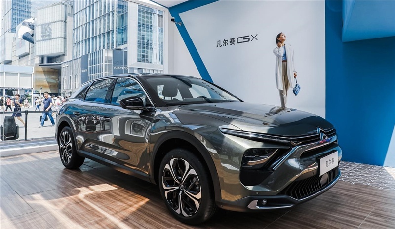 静态实拍凡尔赛C5 X，一种轿车+SUV+旅行车的新品类？