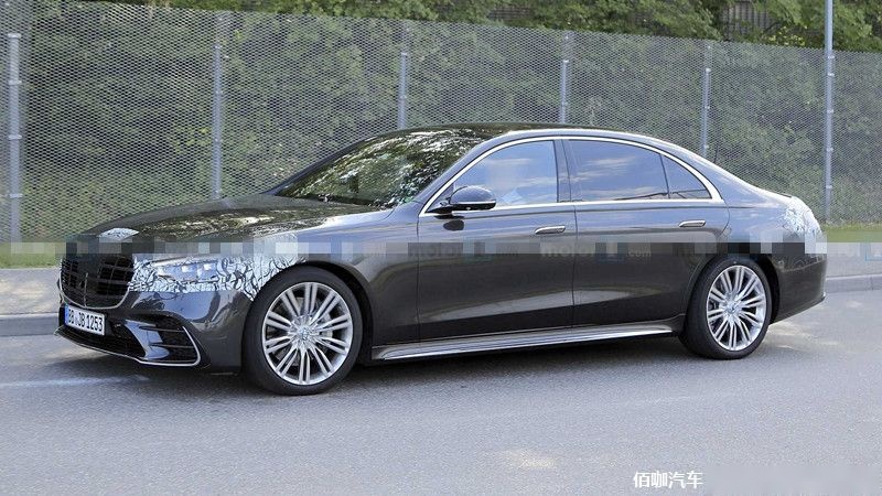2021-mercedes-s-class-front-quarter-angle.jpg