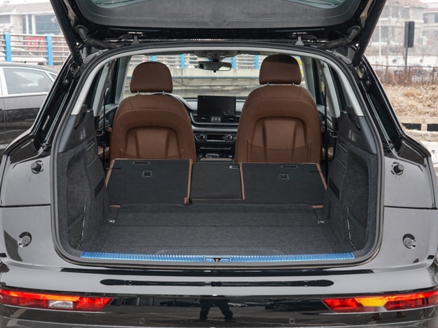 奥迪打造的豪华SUV，车长近4米8，配2.0T+四驱，月销11804台