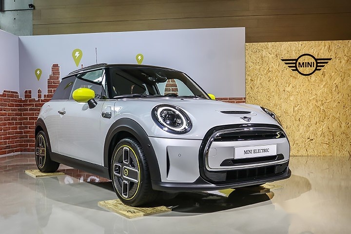 实拍MINI Cooper SE电动车，最长续航234 公里