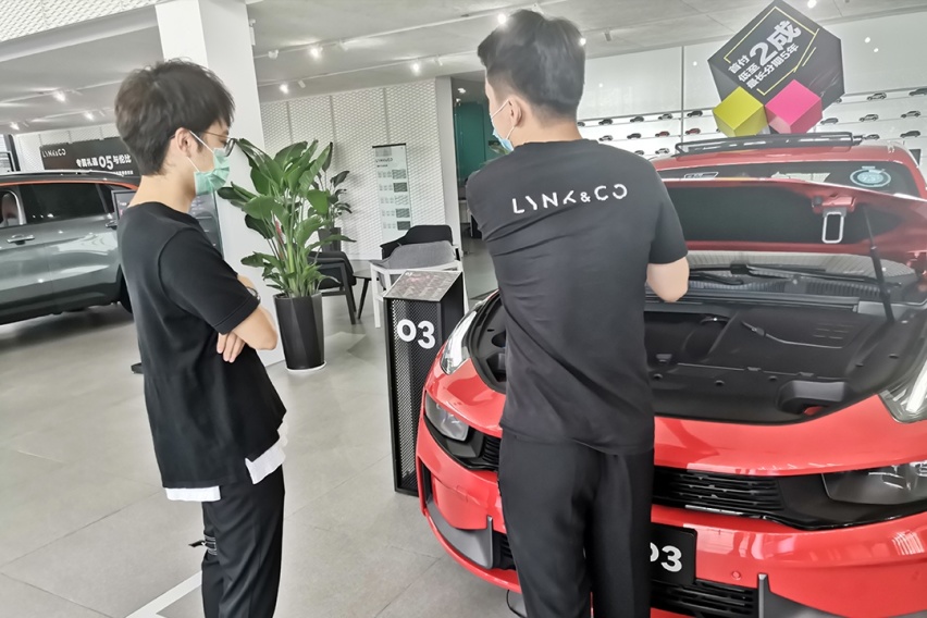 探访4S店：钱都准备好了，为何看完车后被销售实力劝退？