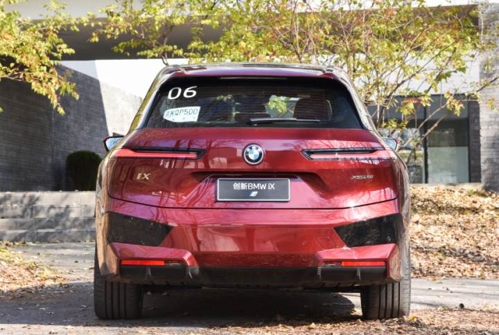 宝马iX对比奔驰EQS SUV，谁是百万元电动车天花板？