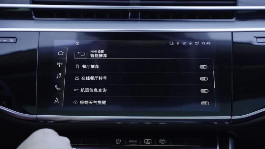 胖德化身斯坦森，奥迪8家族的智能豪华担当再次营业运送神秘物品
