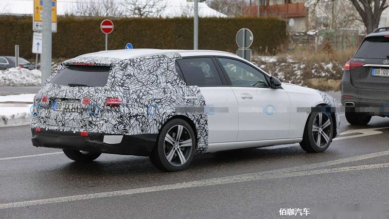 2022-mercedes-benz-c-class-wagon-road-spy-shots (1).jpg