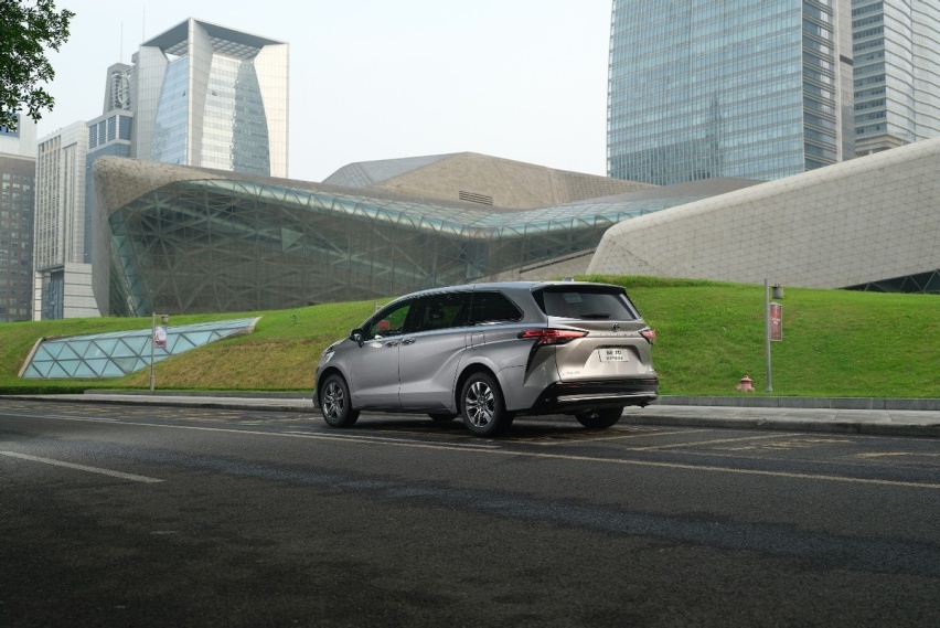 降价2.5万还增配， 2024款赛那卷价格更卷产品