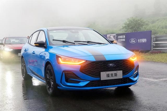试驾全新福克斯：赛道有激情，日常驾乘稳，操控感经典