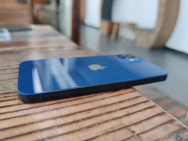 首批iPhone 12开箱验货：爷青回！默秒全？