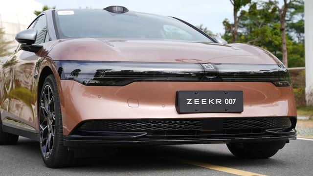 20.99万起，极氪007为何能颠覆传统豪车体验