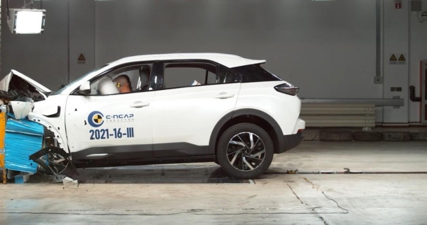 只有硬派燃油车，没有硬派纯电车？哪吒U-Ⅱ“实力打脸”