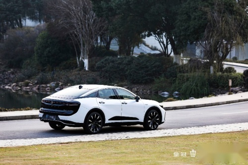 纵情飞驰，试驾皇冠 SportCross 引发热潮！