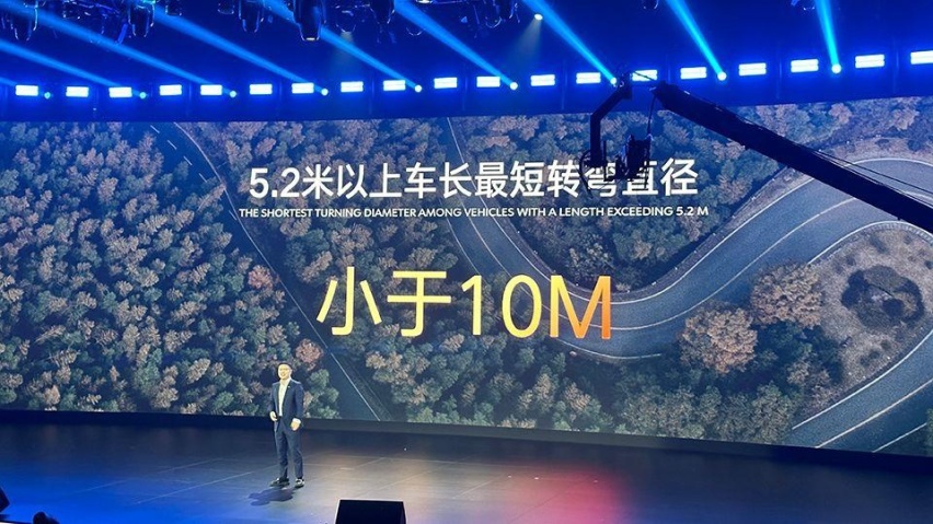 效果比后轮转向还好，腾势D9转弯直径10米内，会用新电池？