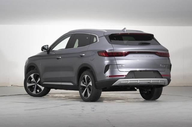 零跑C11 PK宋PLUS EV：豪华与智能竟可兼得？