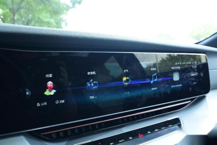 体验极狐阿尔法S 708S，708km扎实续航，静谧舒适大空间！