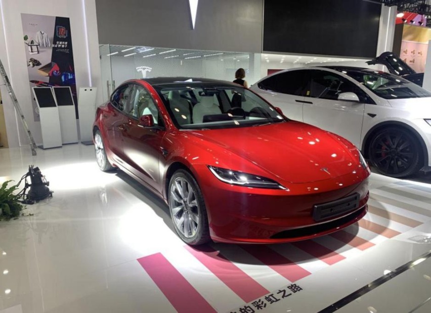 Model3更新已出现疲态，外观内饰设计小改，智能系统却依然落后