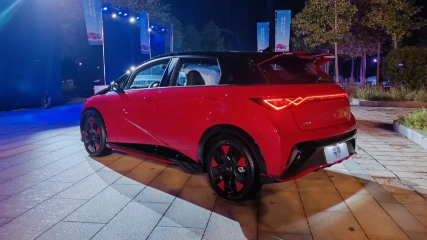 第50万辆下线！比亚迪海豚纪念版上市，售价12.68万元起
