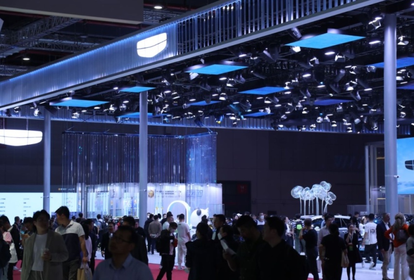 吉利银河L7与比亚迪宋Plus dmi的不同之处在哪？答案就在上海车展